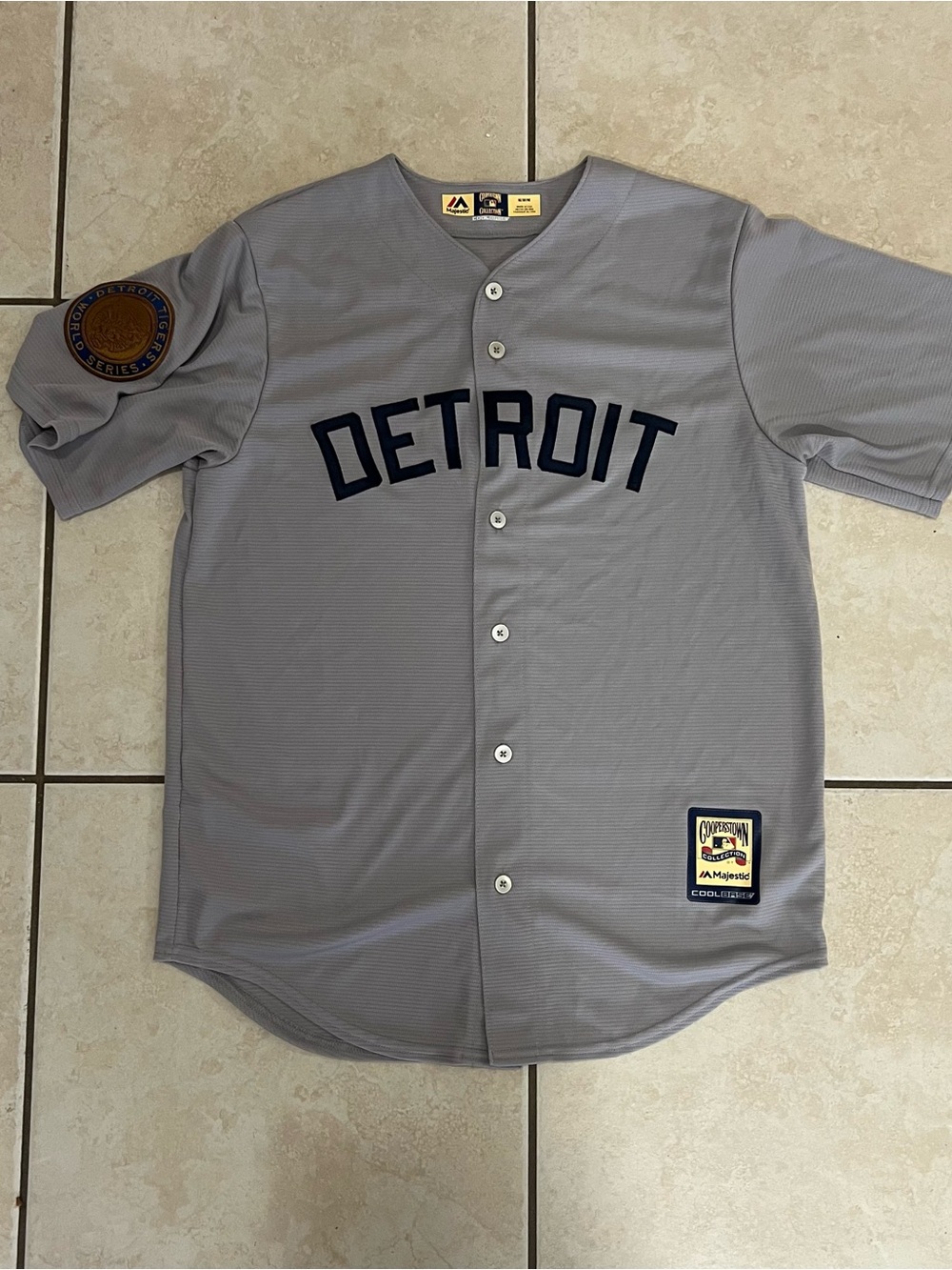 Majestic Men's Light Gray Short-Sleeve Jersey